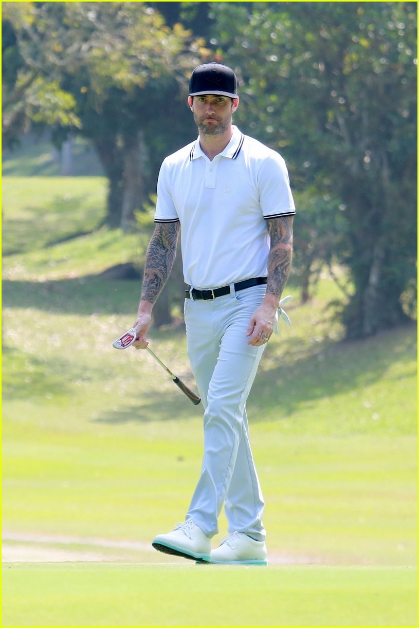 adam levine steps out after pregnancy news 023960430