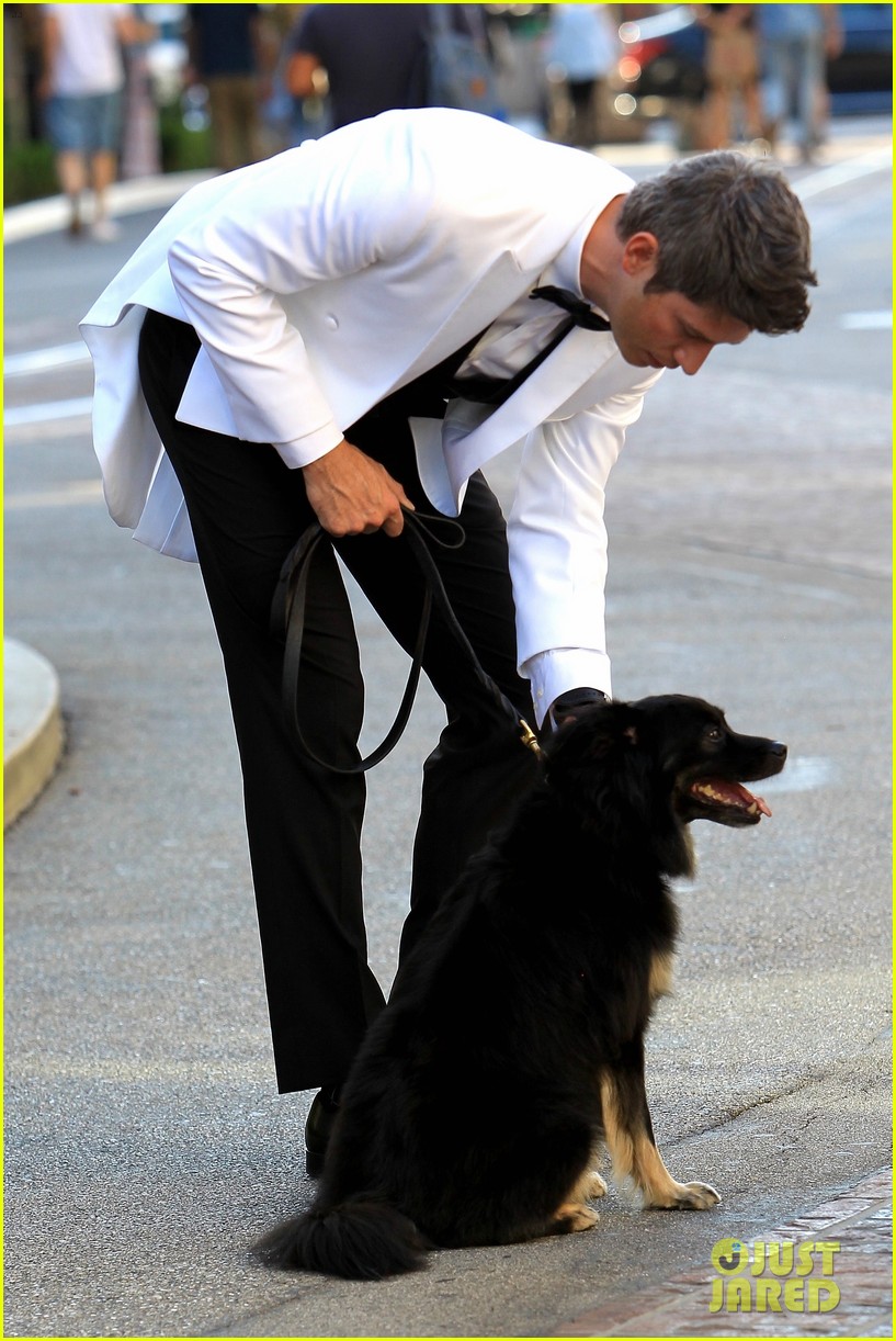 arie luyendyk jr takes his bachelor girls on a dog walk date 313965969