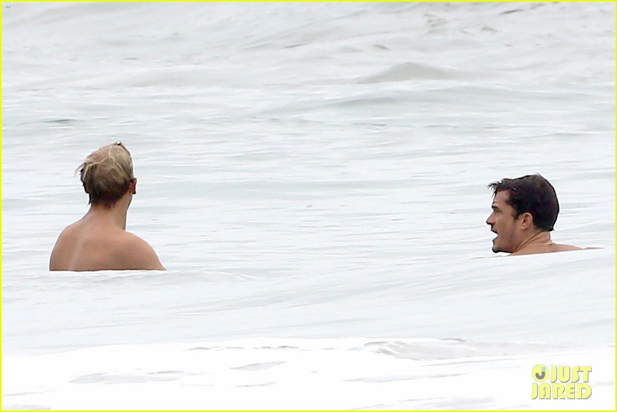 orlando bloom goes shirtless in malibu for labor day weekend 14