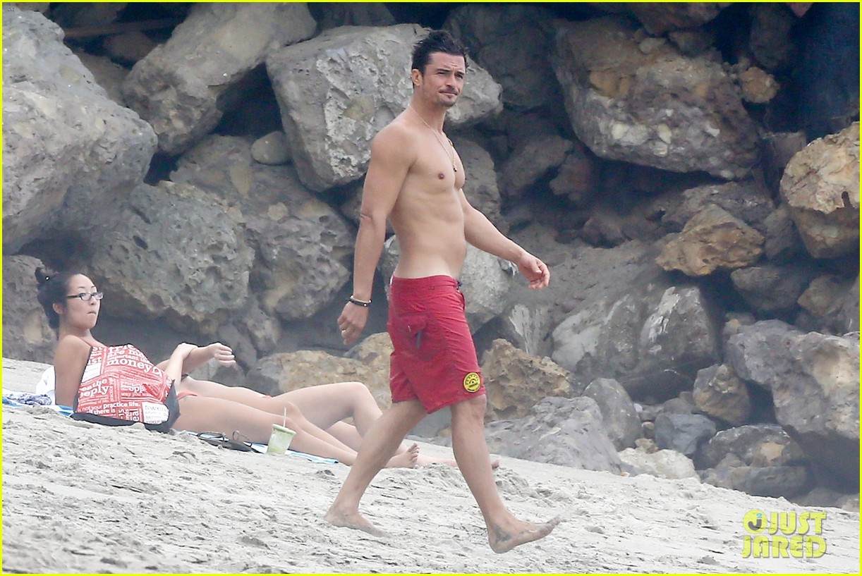 orlando bloom goes shirtless in malibu for labor day weekend 323950553