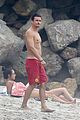 orlando bloom goes shirtless in malibu for labor day weekend 30