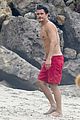 orlando bloom goes shirtless in malibu for labor day weekend 34