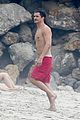 orlando bloom goes shirtless in malibu for labor day weekend 37