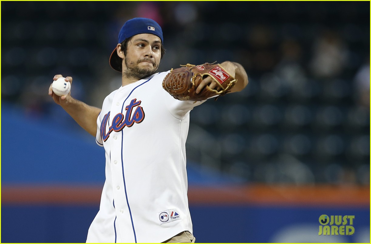 dylan obrien first pitch mets game 03