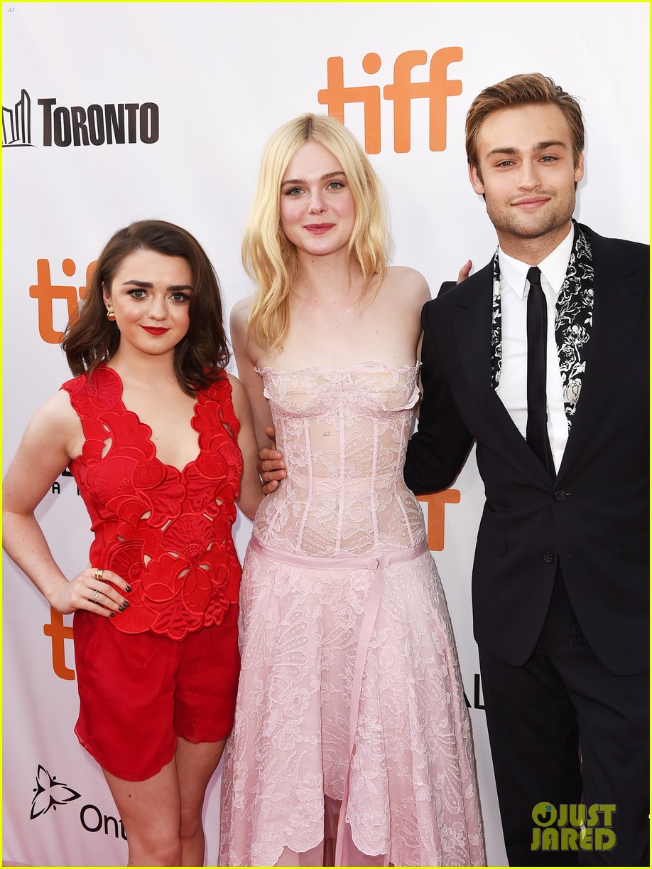 elle fanning joins maisie williams douglas booth at mary shelley tiff premiere 06