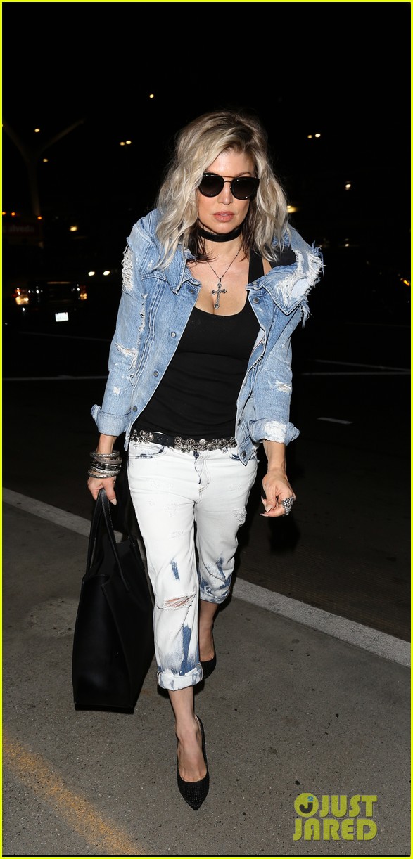 fergie jets out of lax airport in style 01