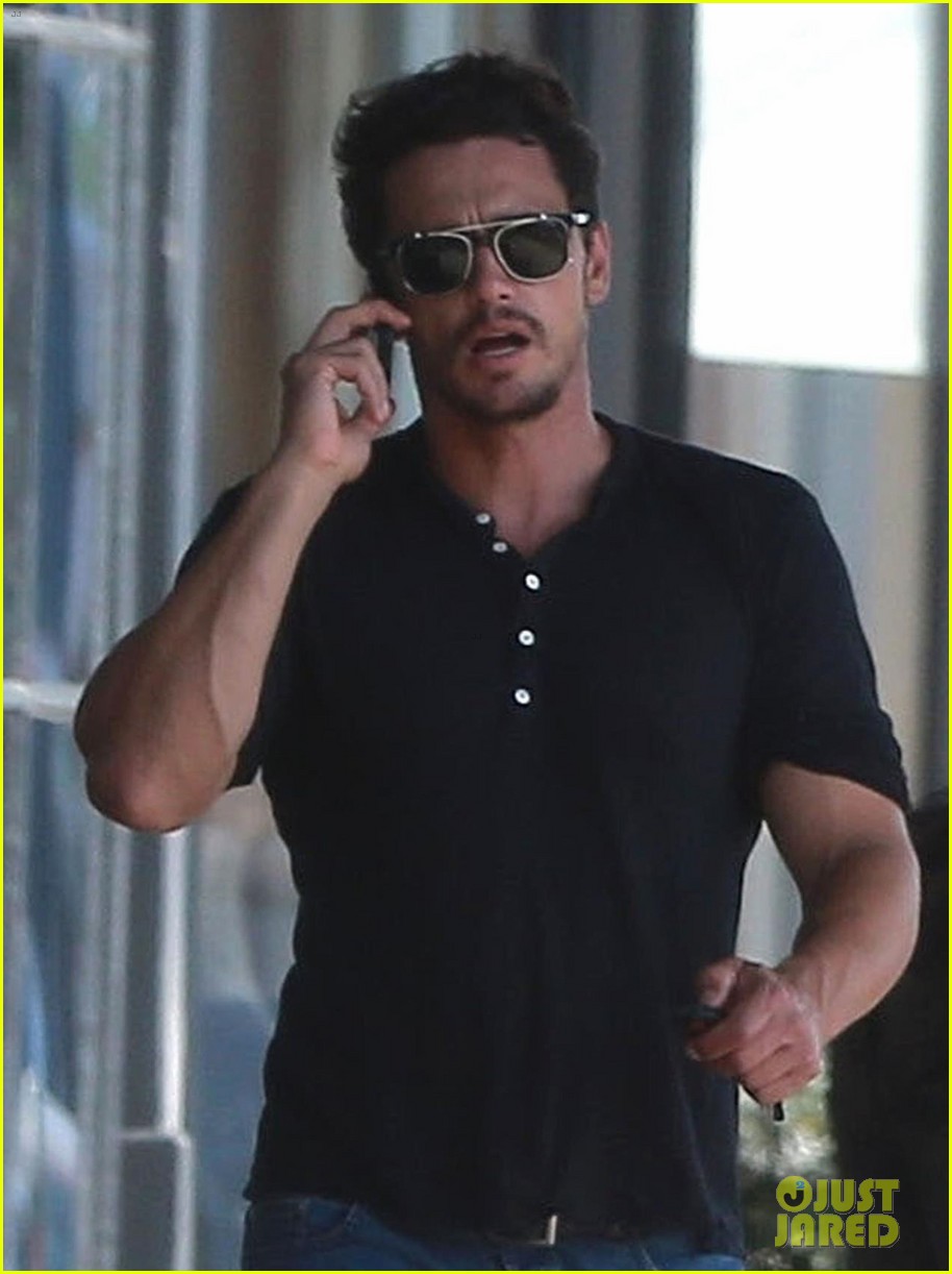 james franco shows off his buff muscles in a black shirt 043948963