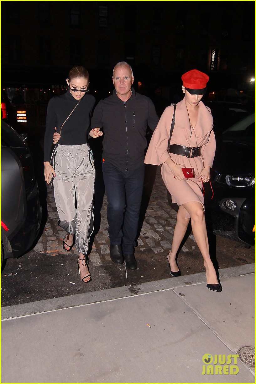 Yolanda Hadid Gets Support From Gigi, Bella & Anwar At Her Book Signing(02)