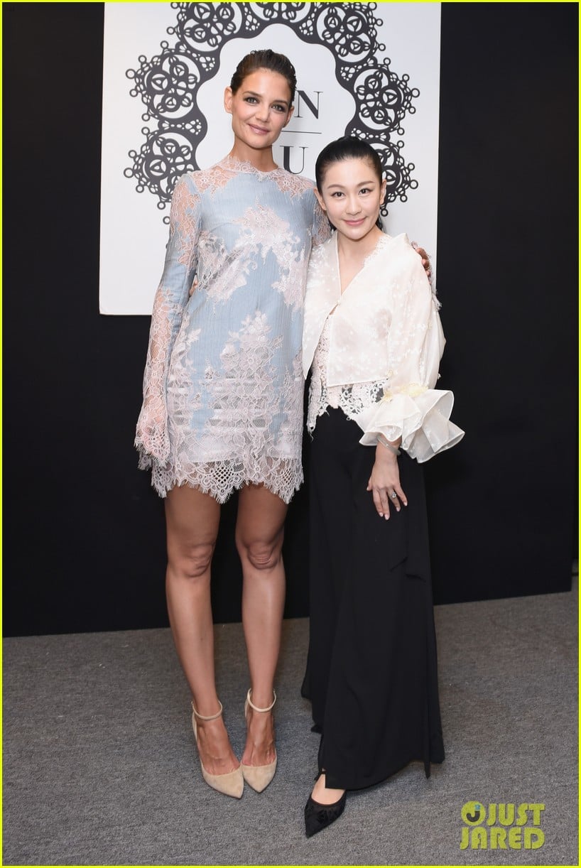 katie holmes is lovely in lace at lanyu fashion show 053955324