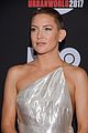 kate hudson wears silver gown to marshall premiere 07