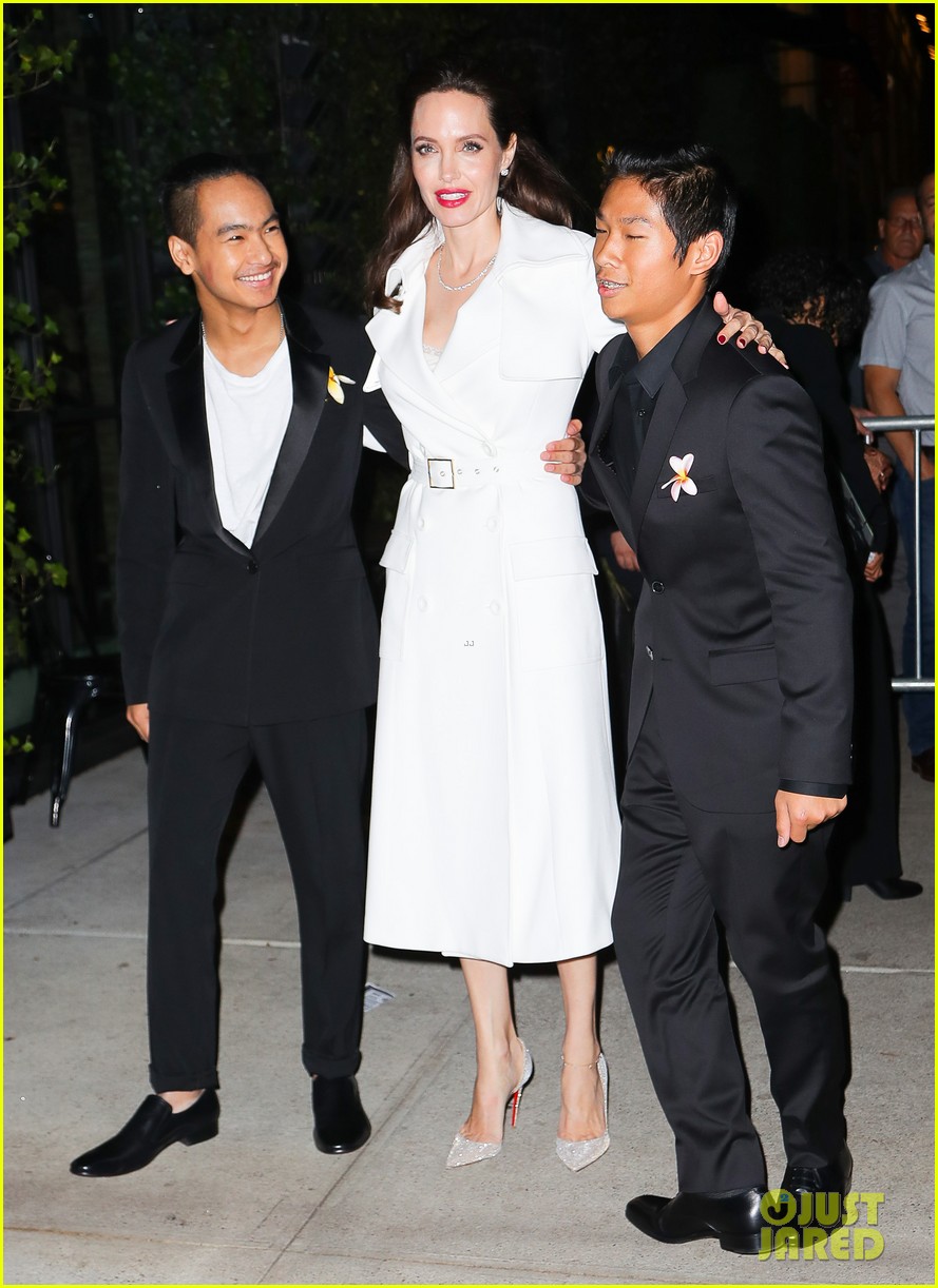 angelina jolies sons maddox pax join her at premiere party 09
