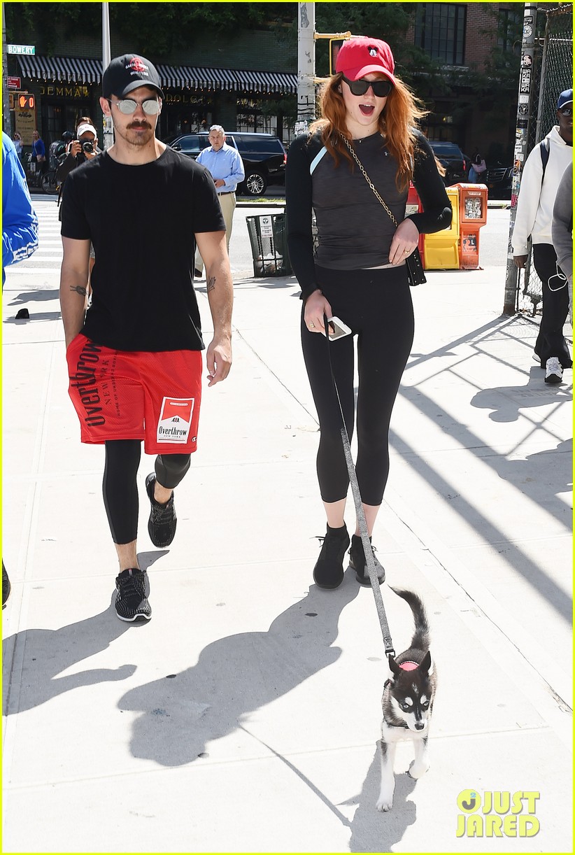 joe jonas sophie turner and their dog step out in coordinating outfits 033953748