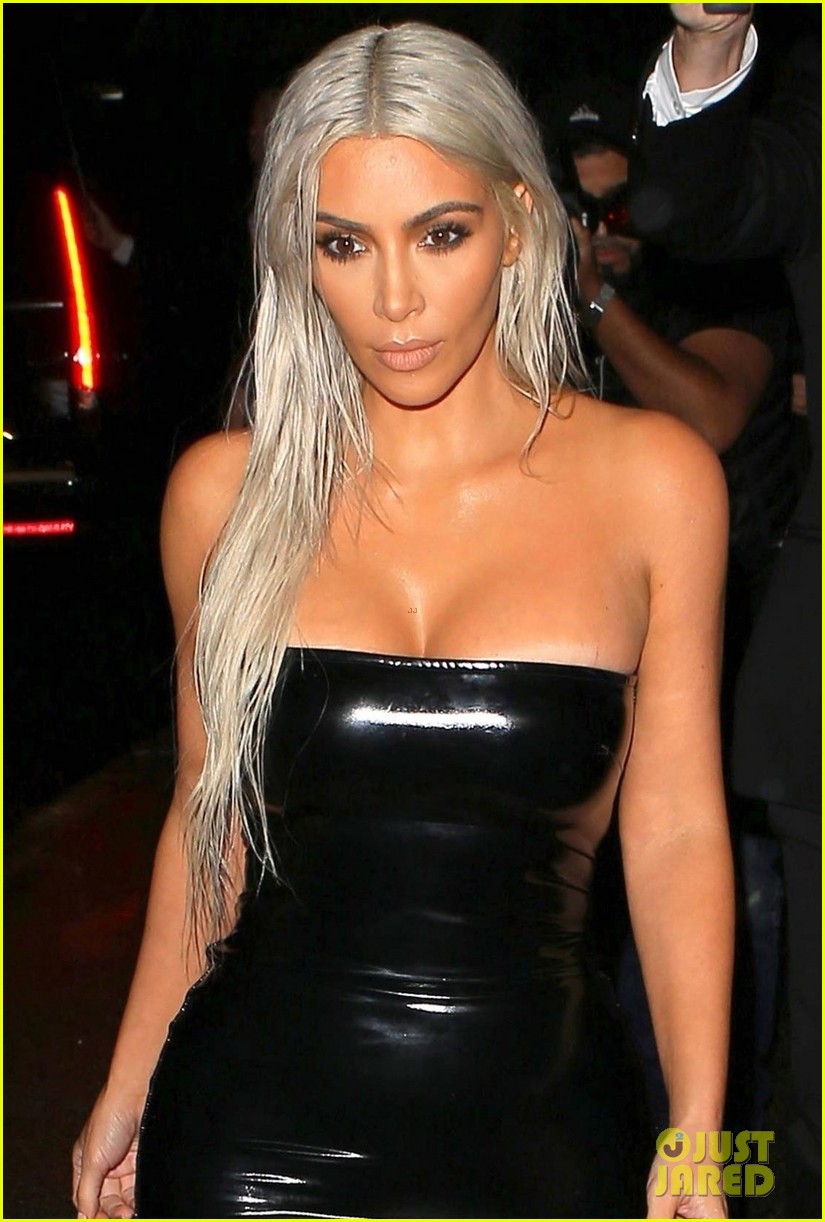 kim kardashian rocks platinum hair skin tight dress for tom ford show 093951565