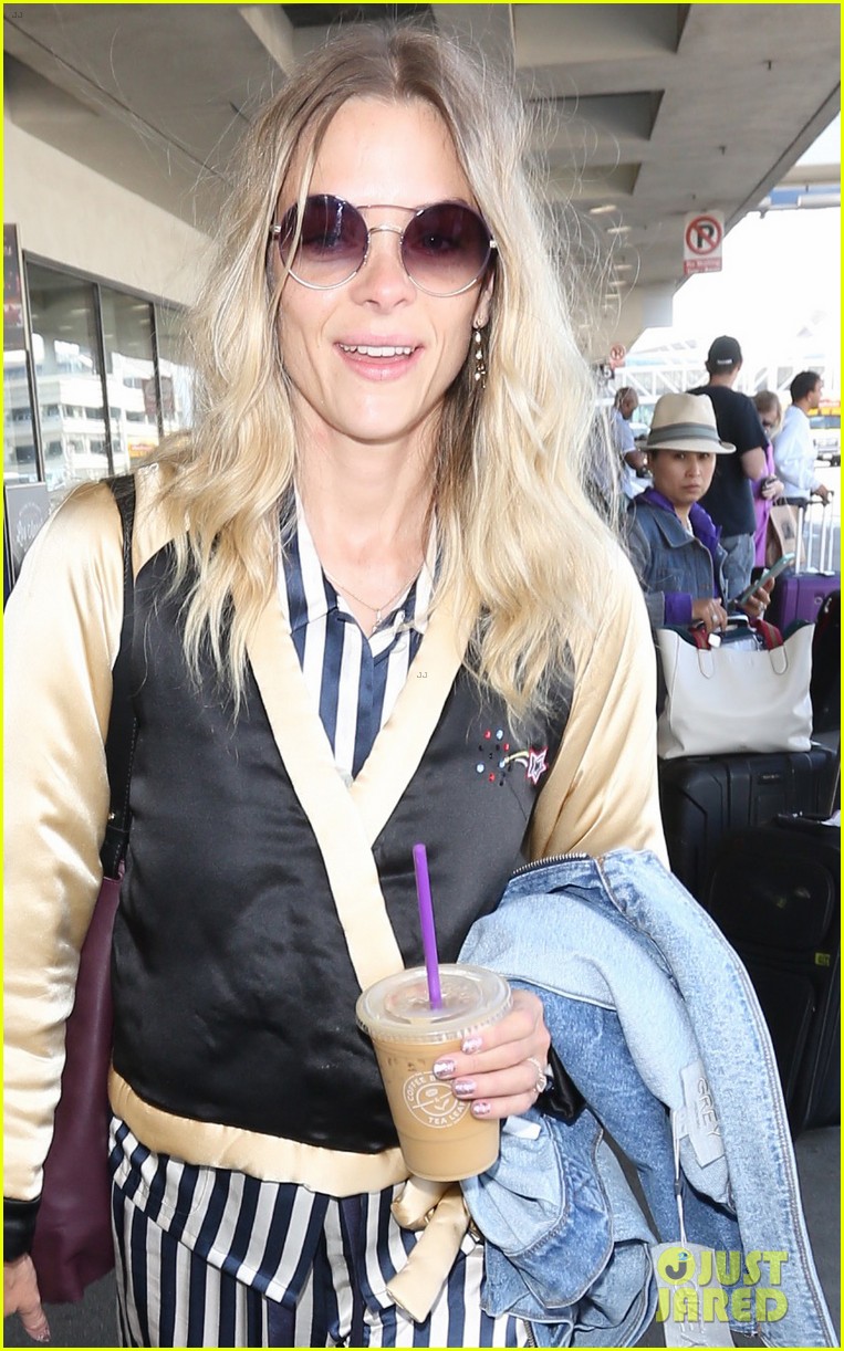 jaime king jets home from nyfw 063956820