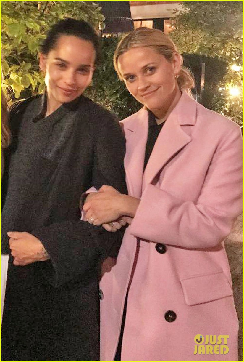 zoe kravitz reese witherspoon have a big little lies reunion in london 053962282