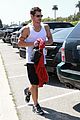 nick lachey arm muscles on display 01