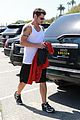 nick lachey arm muscles on display 02