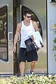 nick lachey arm muscles on display 04