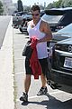 nick lachey arm muscles on display 05
