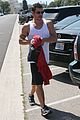 nick lachey arm muscles on display 06