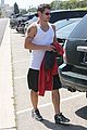 nick lachey arm muscles on display 07