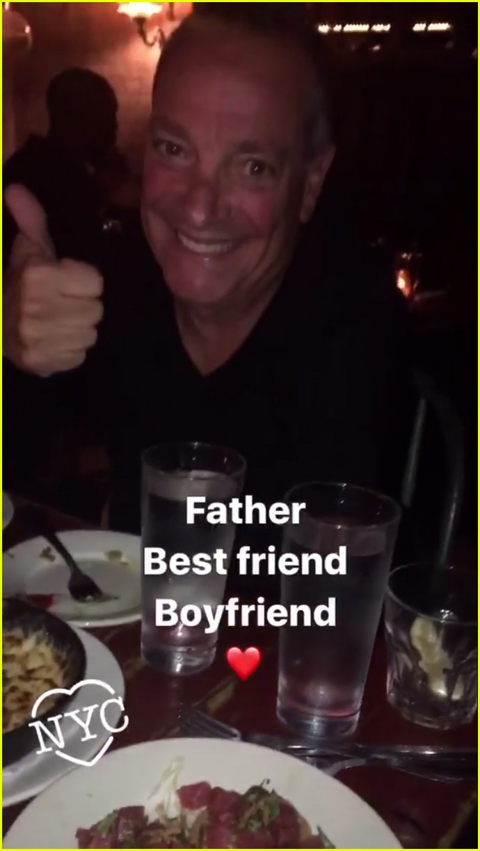 Lea Michele Enjoys Celebratory Dinner With Jonathan Groff, Boyfriend(02)