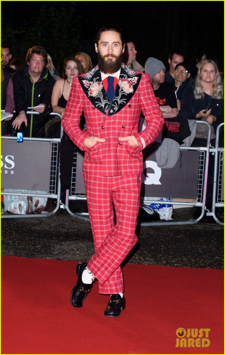 jared leto wears signature gucci style at gq men of the year awards 013950574