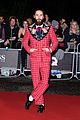jared leto wears signature gucci style at gq men of the year awards 01