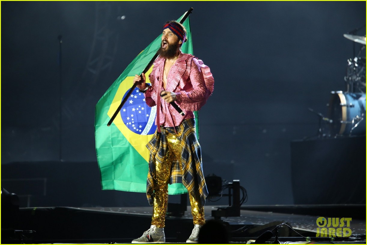 jared leto sparkles on stage at rock in rio music festival 2017 03
