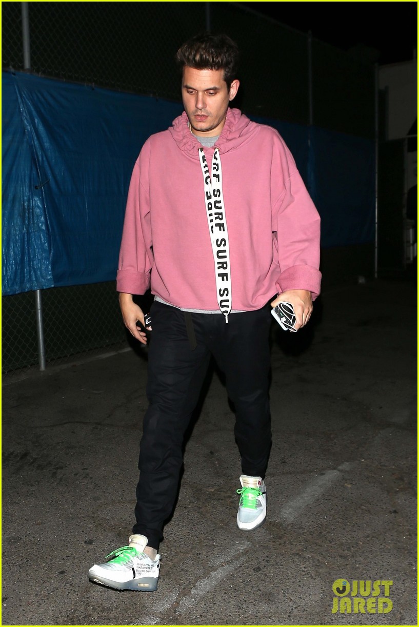 john mayer rocks a pink hoodie for dinner at craigs 033951642