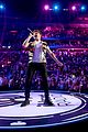 niall horan louis tomlinson take the stage separately at iheartradio music festival 15
