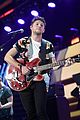 niall horan louis tomlinson take the stage separately at iheartradio music festival 16