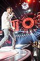 niall horan louis tomlinson take the stage separately at iheartradio music festival 30