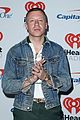 niall horan louis tomlinson take the stage separately at iheartradio music festival 40