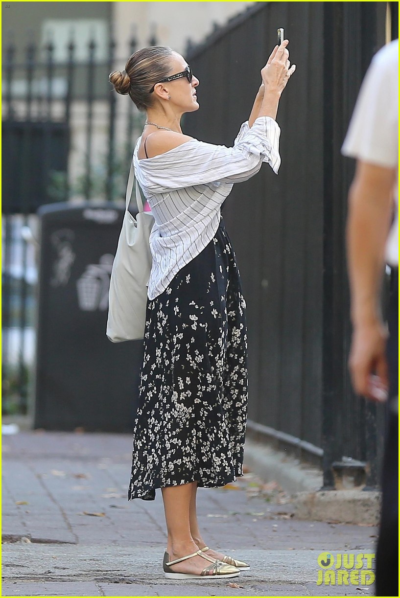 Sarah Jessica Parker Records New York City Morning: 'It's So Pretty': Photo  3964427 | Sarah Jessica Parker Photos | Just Jared: Entertainment News, image size:817x1222