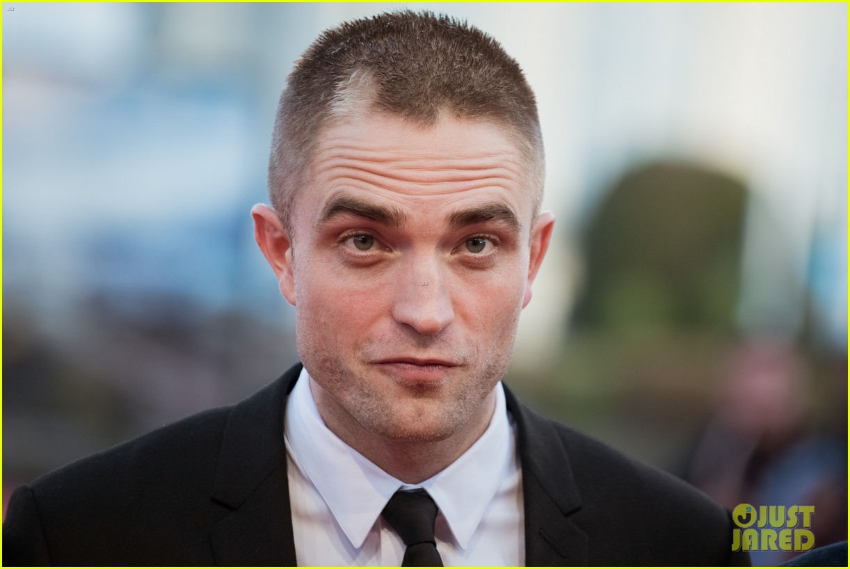 robert pattinson accepts special honor at deauville film fest 063949612