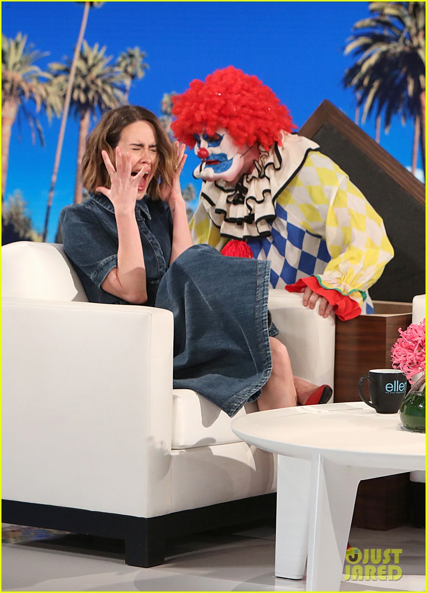 sarah paulson gets scared three times during ellen interview 013960855