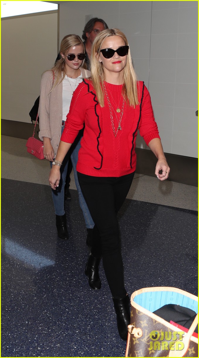 reese witherspoon daughter ava are post emmys jetsetters 103960414
