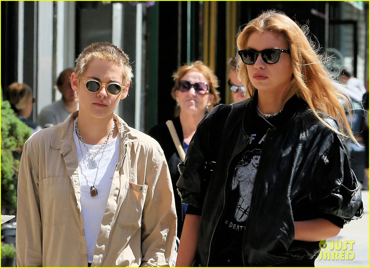 kristen stewart and stella maxwell couple up for lunch date 053949260