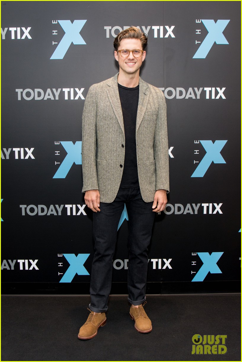 aaron tveit helps launch the x magazine with laura osnes 023965152