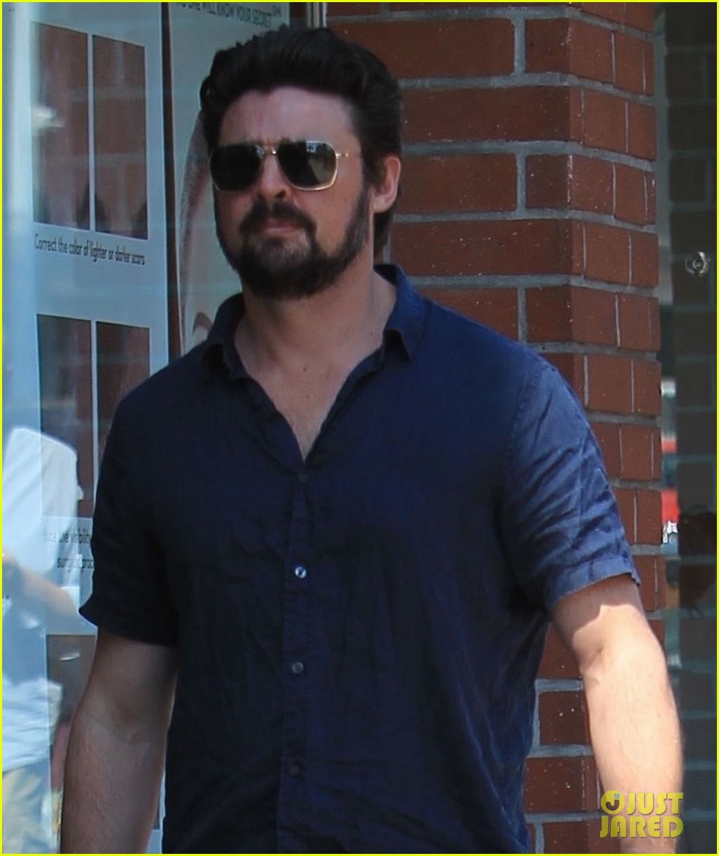 karl urban katee sackhoff couple up for afternoon date 02