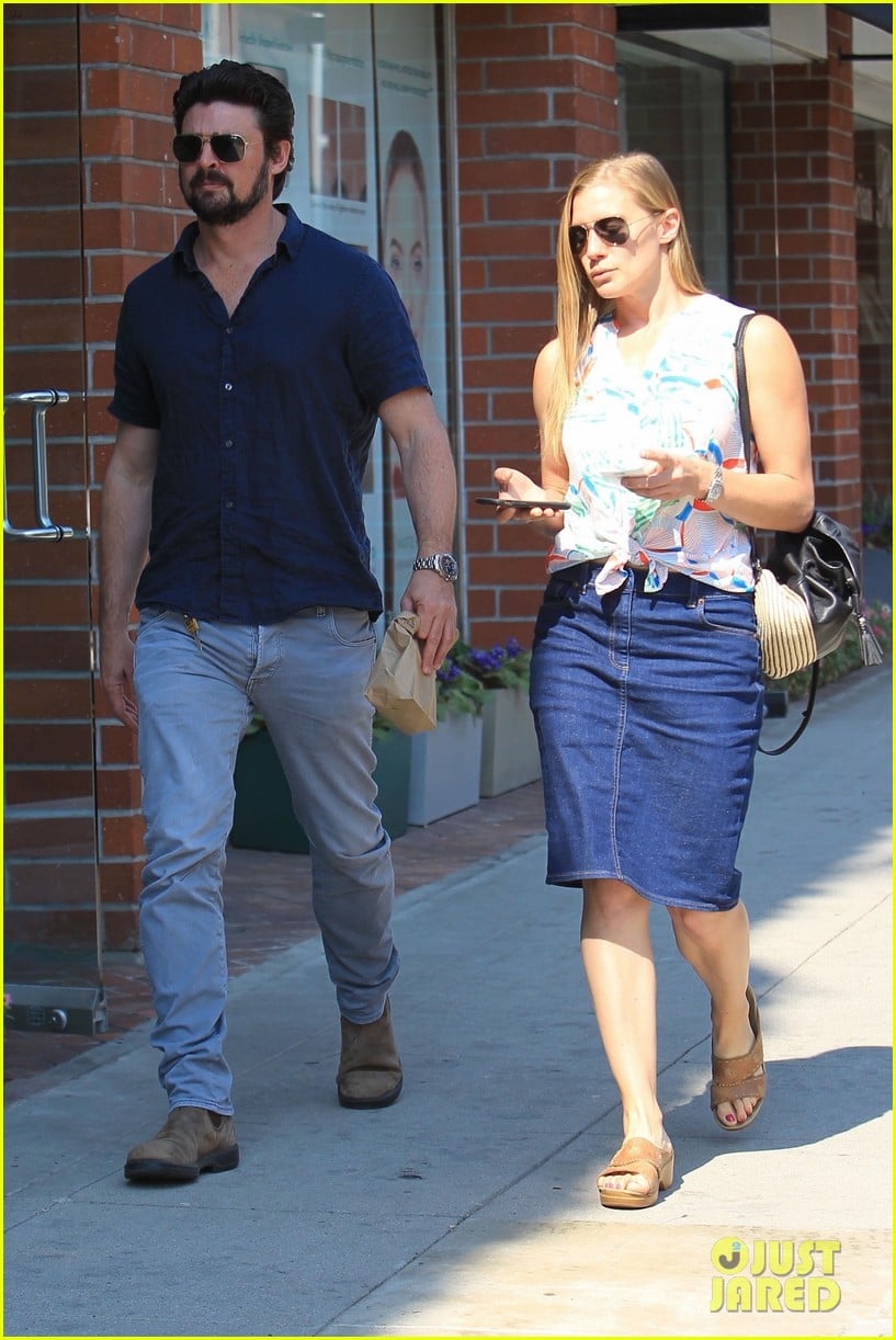 karl urban katee sackhoff couple up for afternoon date 03