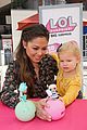 vanessa lachey daughter brooklyn girls night out 04