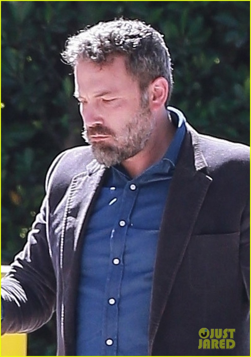 ben affleck starts off his morning with a meeting 04