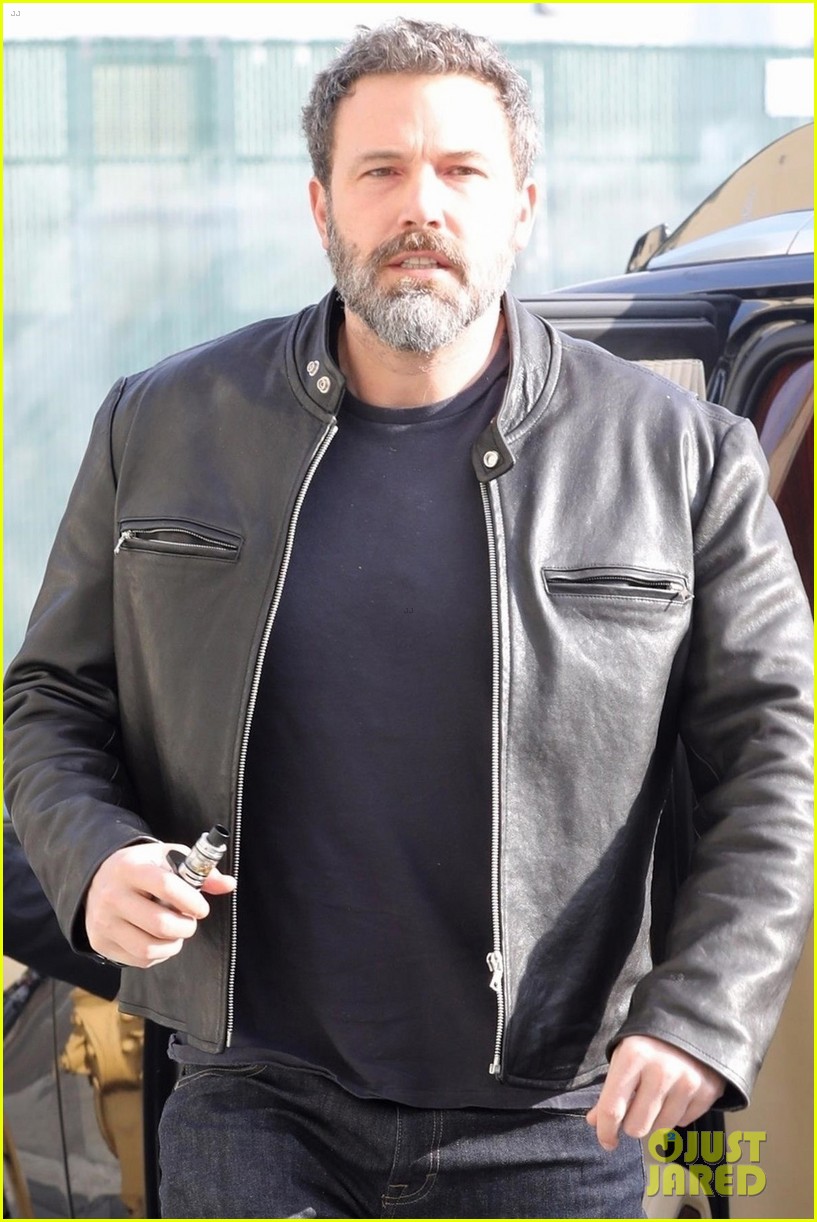 Ben Affleck Is All Smiles After Adopting a New Puppy! Photo 3975719