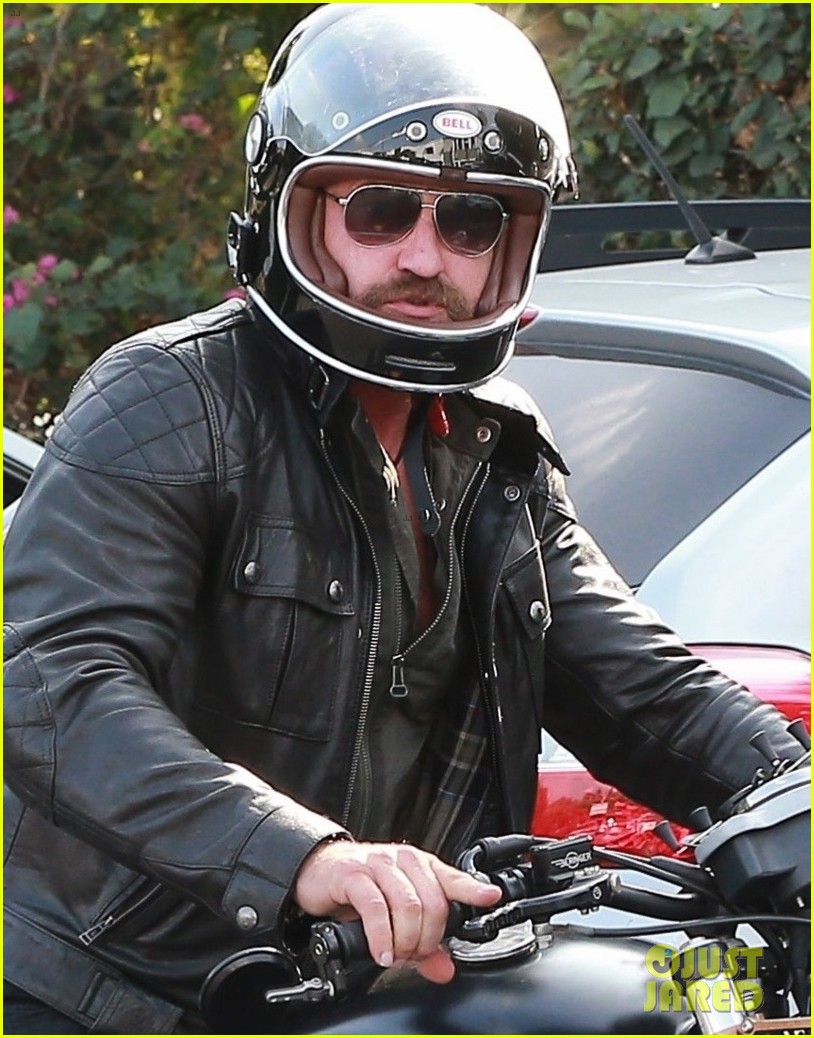 gerard butler hospitalized after motorcycle accident 02