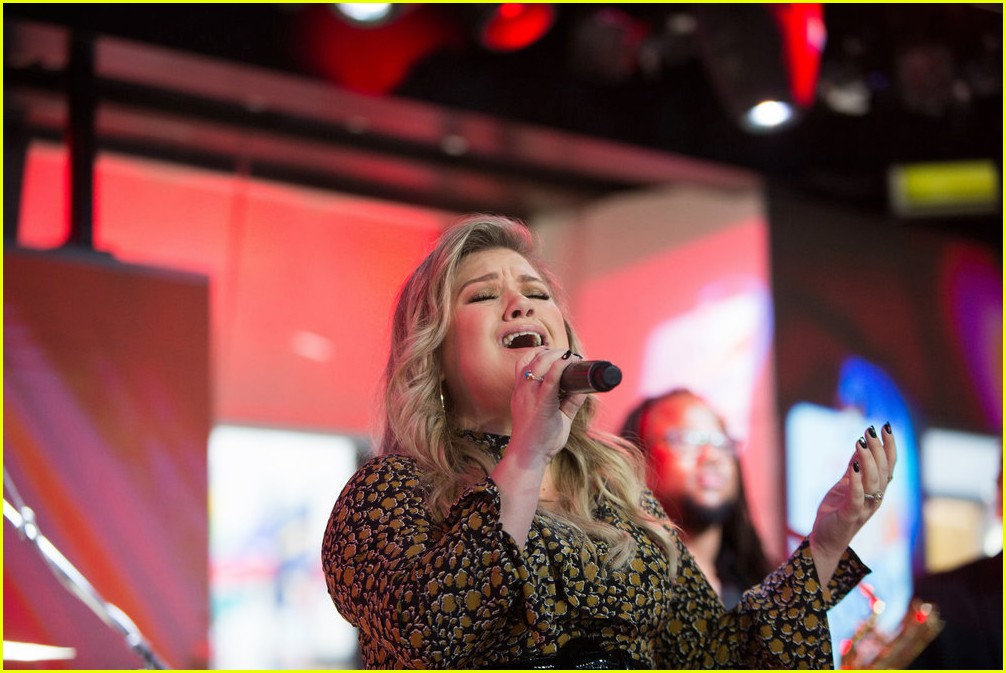 kelly clarkson sings meaning of life today 013979904