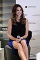 cindy crawford gives a tour of her impreesive closet 05
