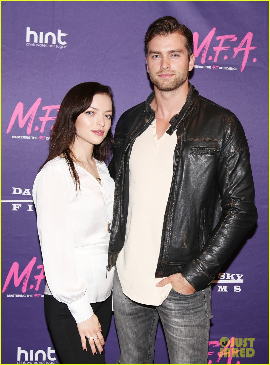 francesca eastwood gets support from father clint at m f a premiere 04