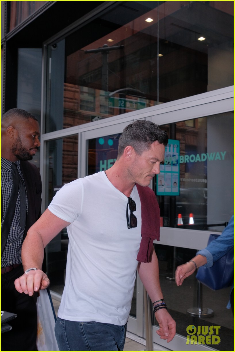 luke evans has perfected the tight t shirt look this week 193970776